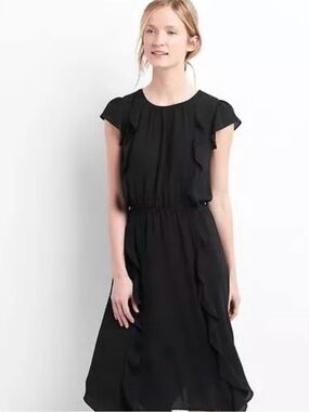Gap black ruffle midi dress Size M Handkerchief hem Whimsigoth Flowy Classic